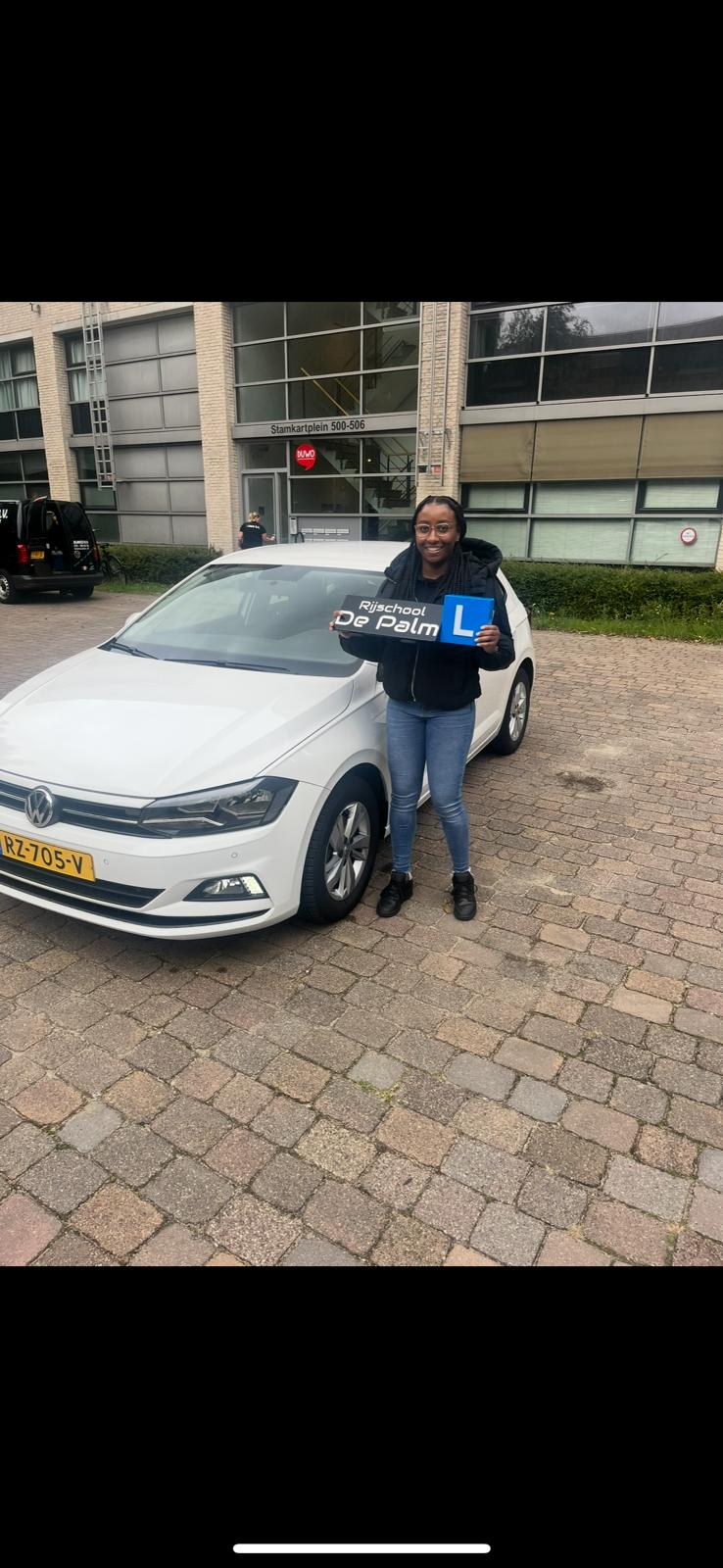 Geslaagde leerling voor De Palm auto